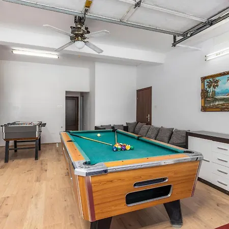 Holiday home Beautiful Home In Spincici With Kitchen