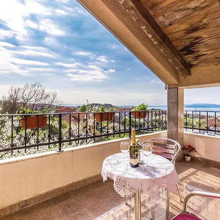 Beautiful Home In Spincici With Kitchen Holiday home *