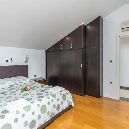 Beautiful In Spincici With Kitchen Σπίτι διακοπών