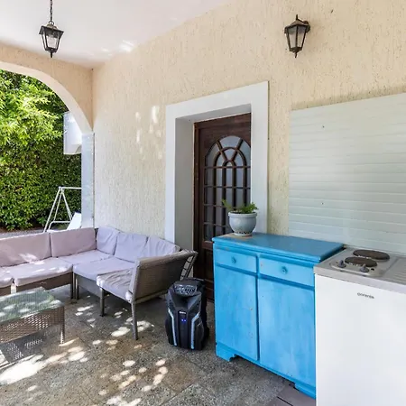 Beautiful Home In Spincici With Kitchen Holiday home *