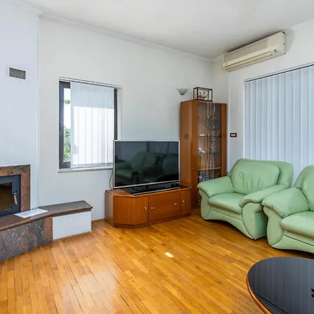 Beautiful Home In Spincici With Kitchen * Kastav