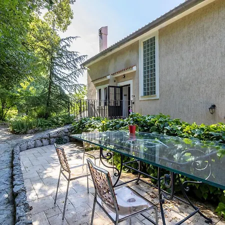 Beautiful Home In Spincici With Kitchen