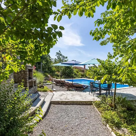 Beautiful Home In Spincici With Kitchen Holiday home