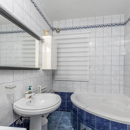 Holiday home Beautiful Home In Spincici With Kitchen *