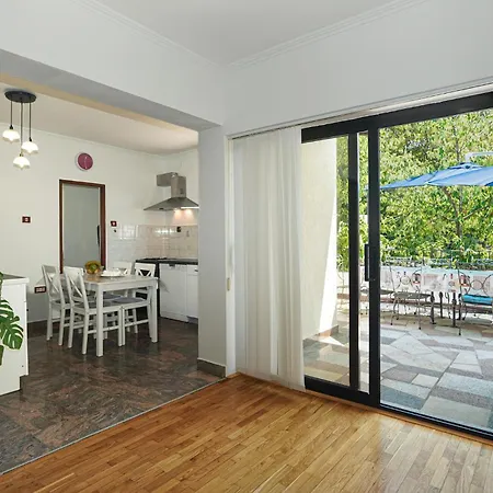 Σπίτι διακοπών Beautiful In Spincici With Kitchen