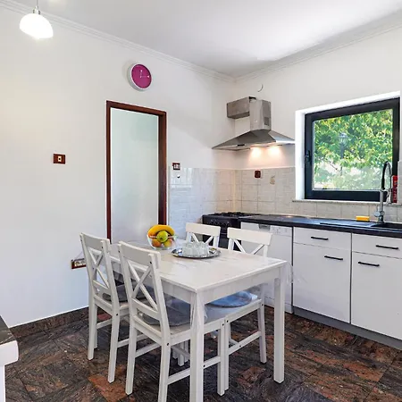 Beautiful In Spincici With Kitchen