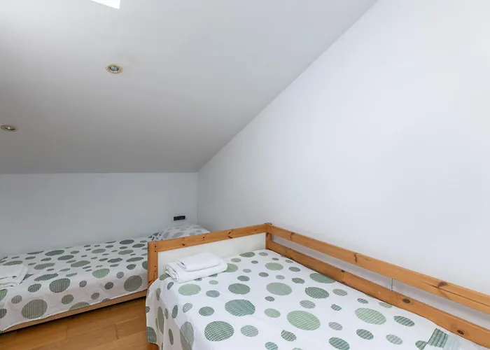 6 Bedroom Stunning Home In Spincici Ferienhaus Kastav