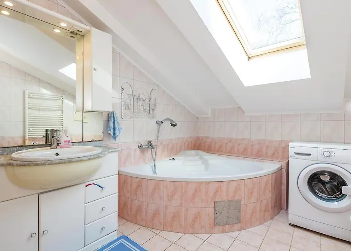 6 Bedroom Stunning In Spincici *