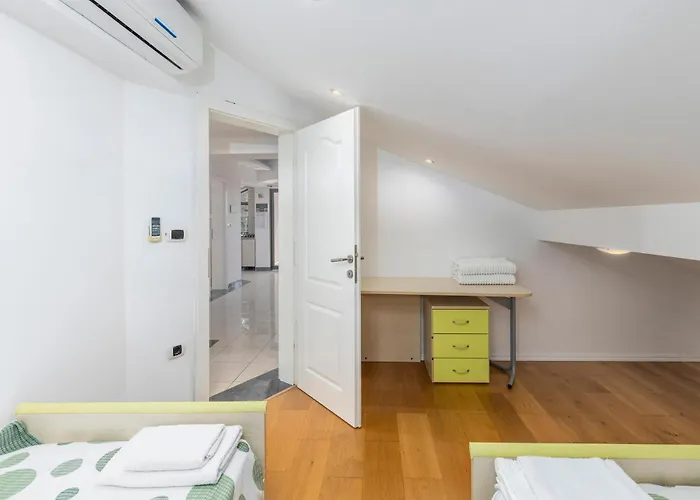 6 Bedroom Stunning In Spincici * Kastav