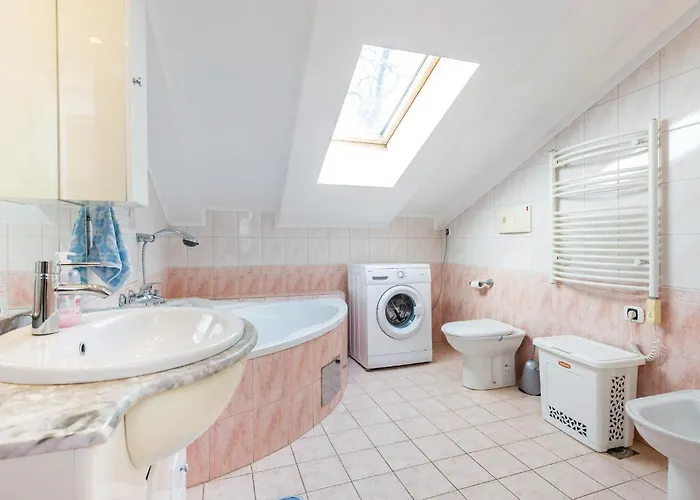 6 Bedroom Stunning Home In Spincici Kastav