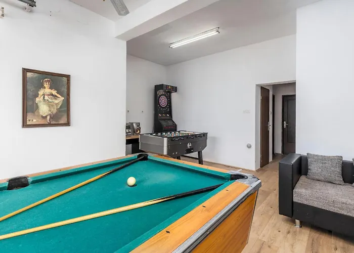 6 Bedroom Stunning Home In Spincici Ferienhaus
