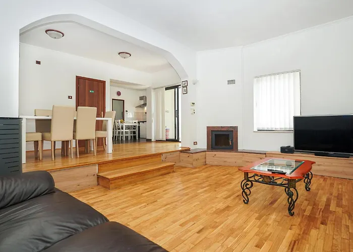 6 Bedroom Stunning Home In Spincici Kastav