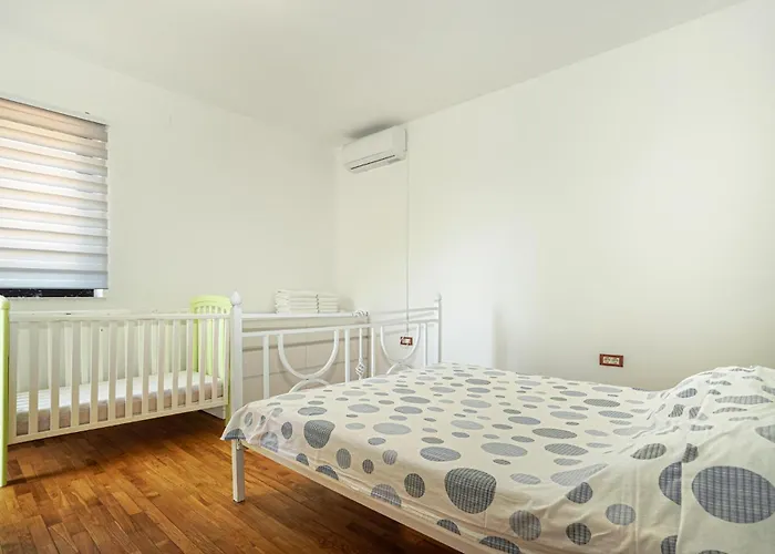 6 Bedroom Stunning Home In Spincici Ferienhaus *