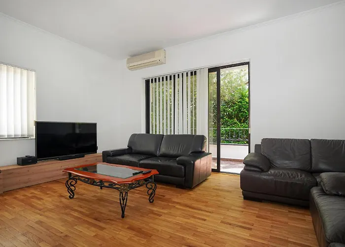 6 Bedroom Stunning In Spincici *