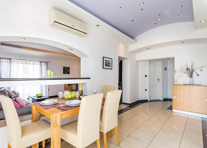 6 Bedroom Stunning In Spincici *