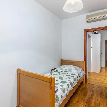 Ferienhaus Beautiful Home In Spincici With Kitchen *