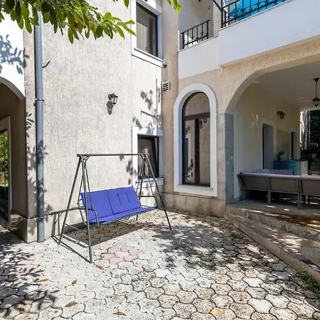 Ferienhaus Beautiful Home In Spincici With Kitchen *
