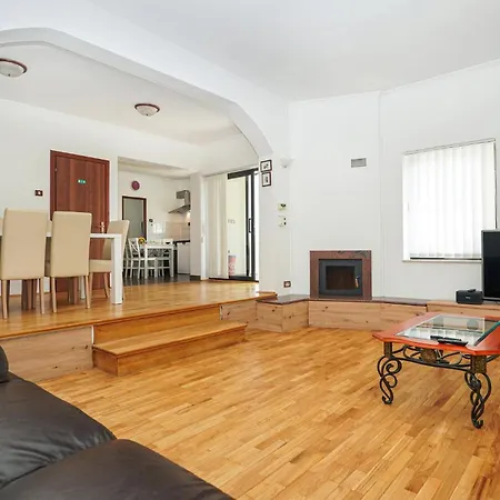 Beautiful Home In Spincici With Kitchen Kastav