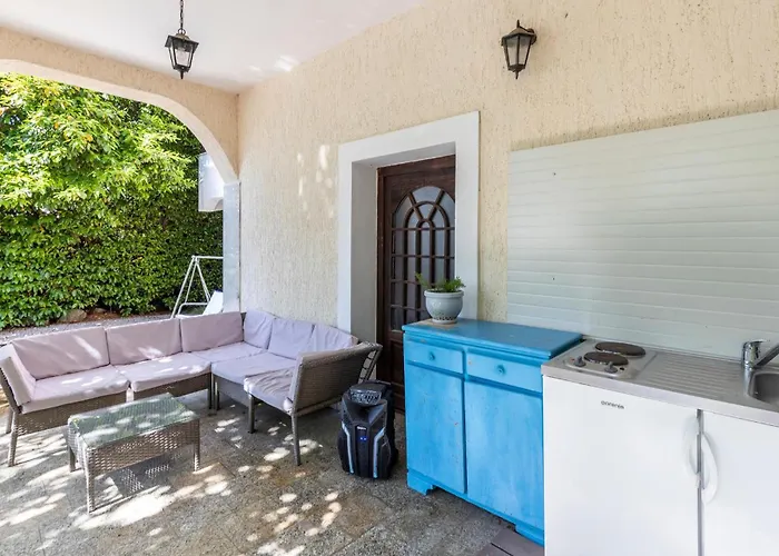 6 Bedroom Stunning In Spincici Feriehus *