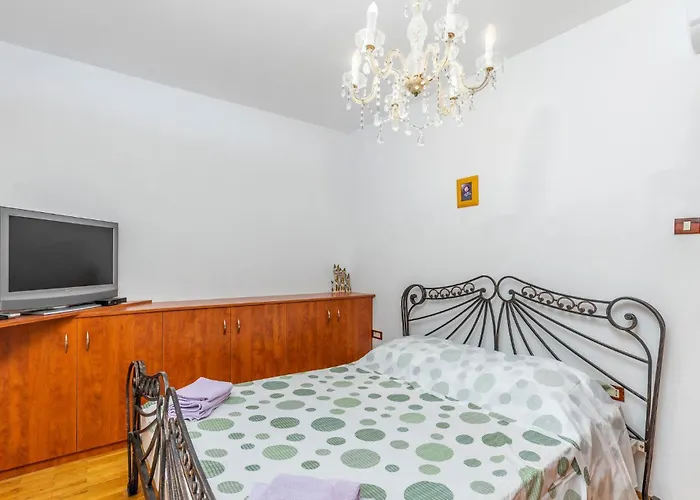 6 Bedroom Stunning In Spincici * Kastav