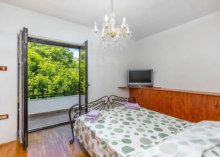 6 Bedroom Stunning In Spincici *